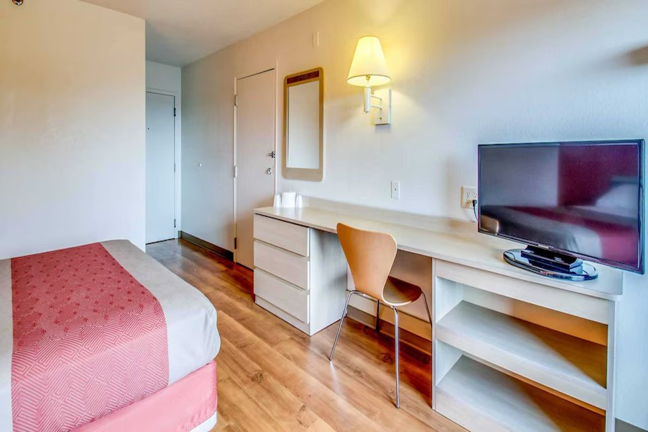Motel6 Suites Buffalo Amherst, NY 16/18