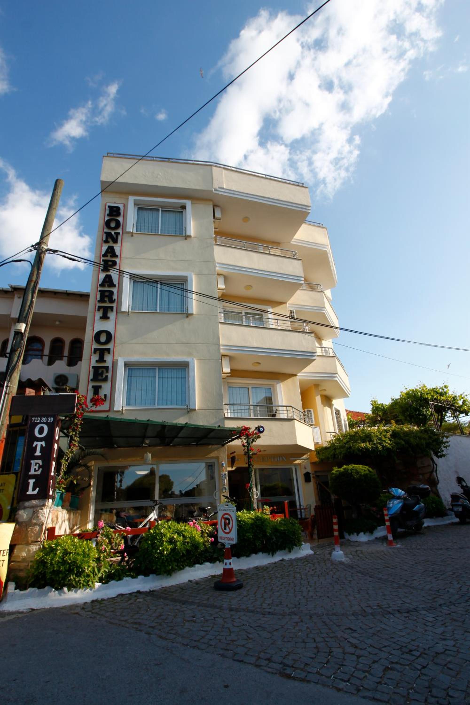 Bonapart Hotel 2/47