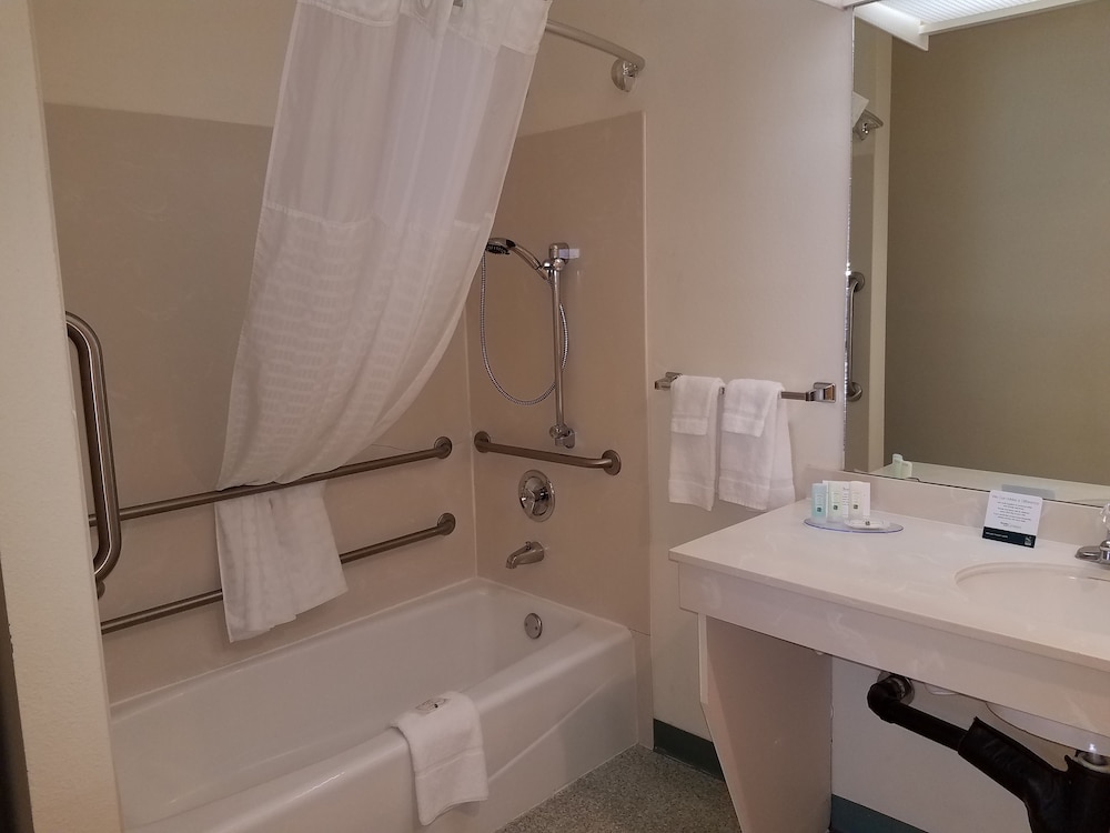 Quality Inn & Suites Bainbridge Island 61/62