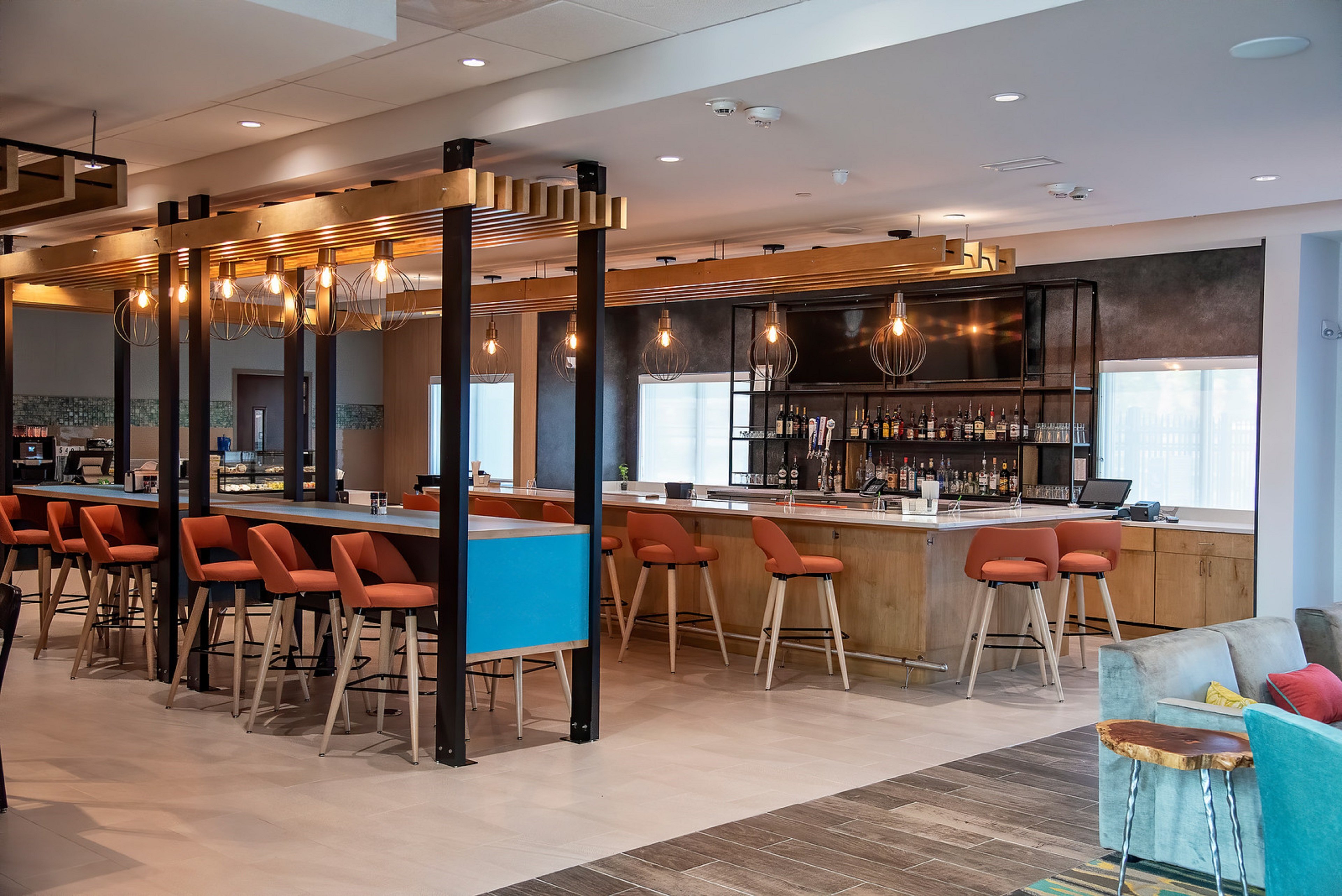 Holiday Inn Suites Savannah Airport Pooler 54/74