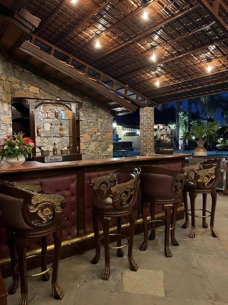 Shikarbadi Hotel 30/50