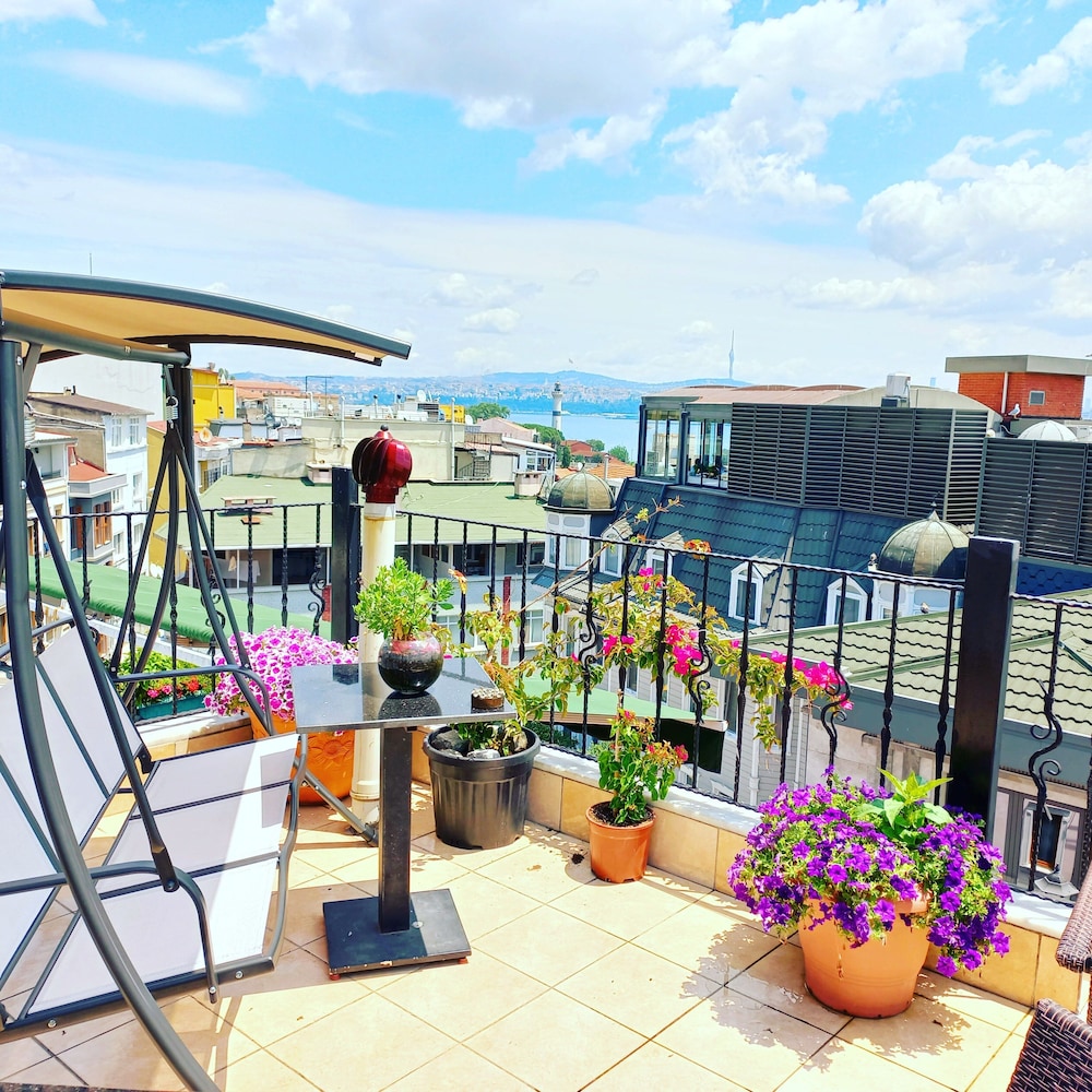 Agora Guesthouse & Hostel 59/70