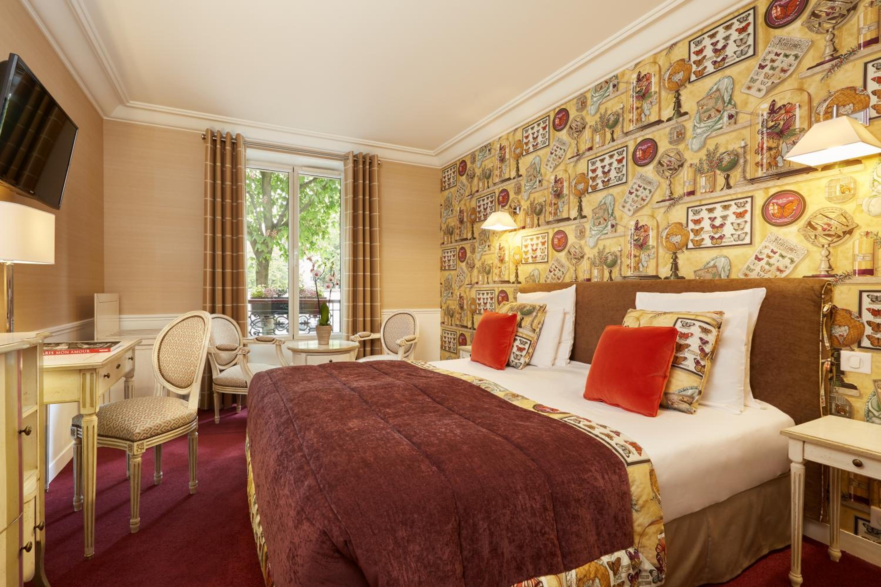 Room at Relais Saint-Jacques, PARIS