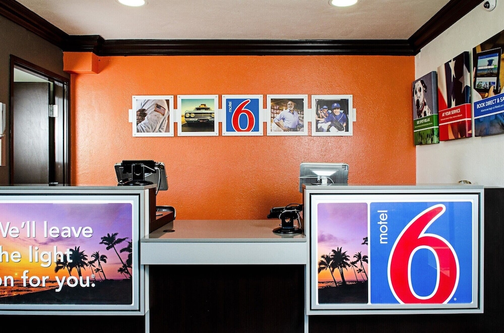 Lobby at Motel6 Modesto, CA - Downtown, MODESTO - CA
