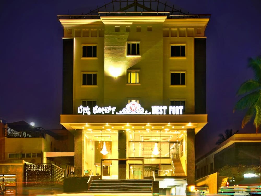 Oyo 6593 West Fort Hotel 1/50
