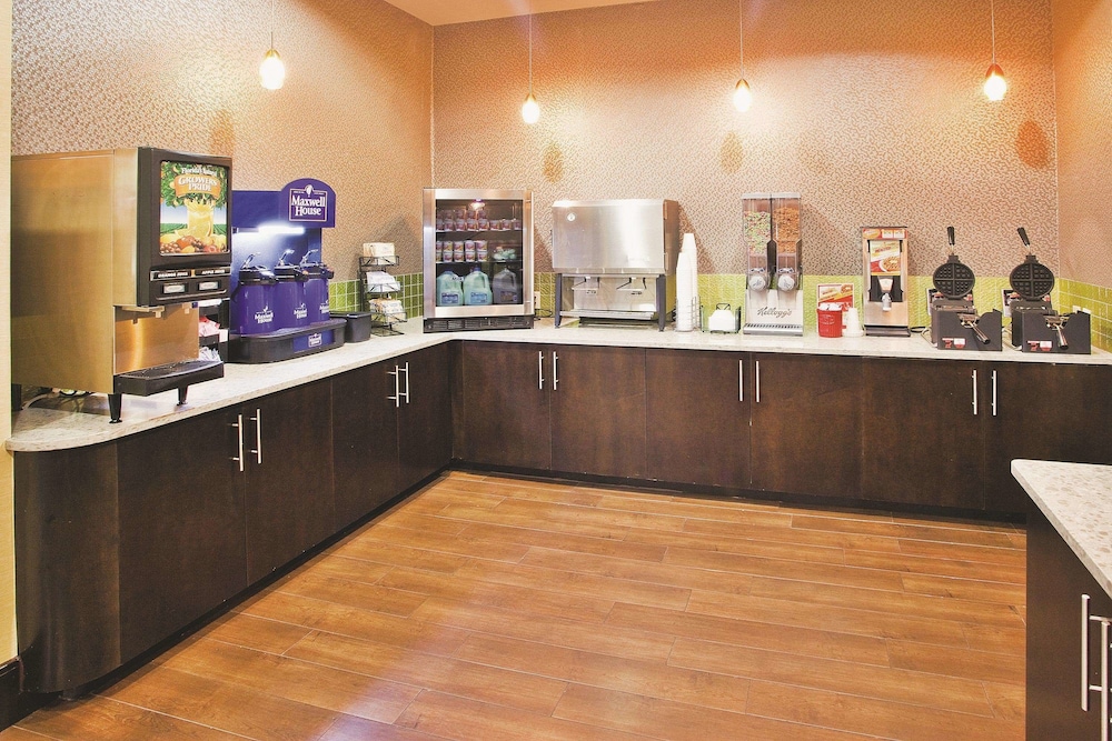 La Quinta Inn & Suites by Wyndham Hinesville - Fort Stewart 8/56