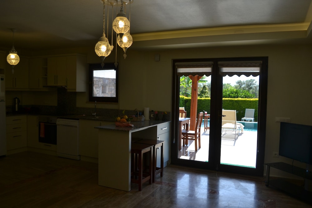Grenadine Lodge 6/50