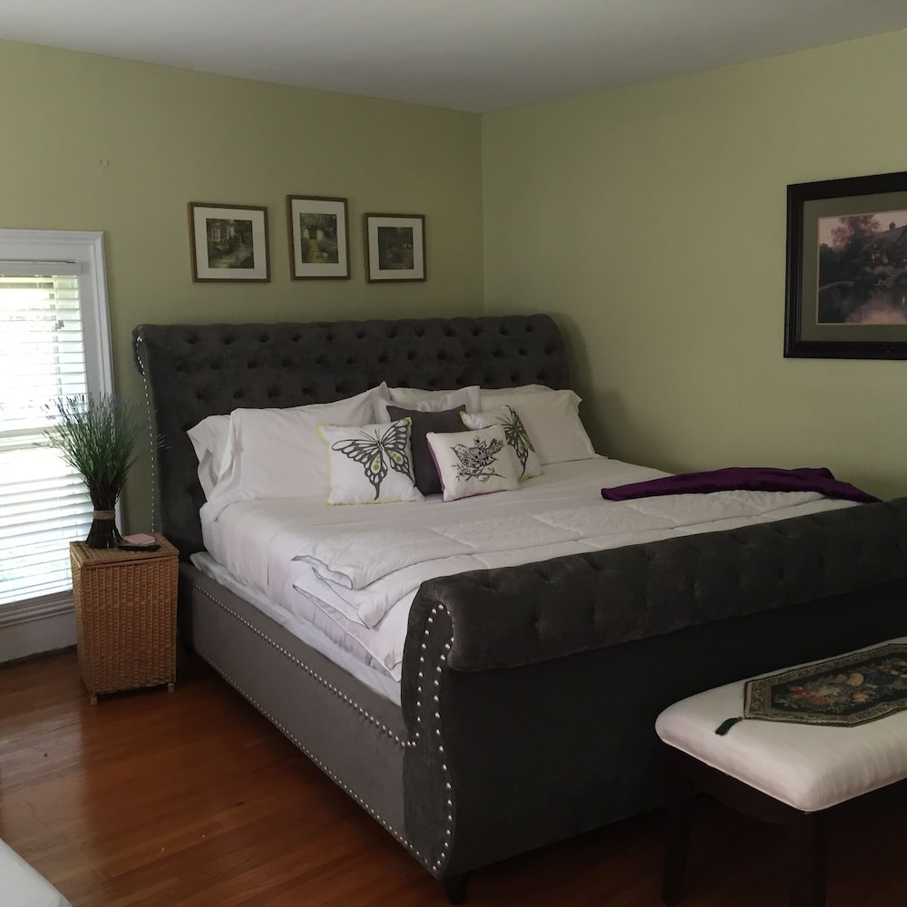 18 Vine Inn &amp; Carriage House 7/50