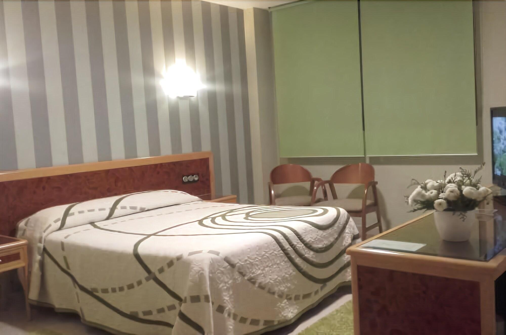 Hotel Escuela San Cristobal 8/23