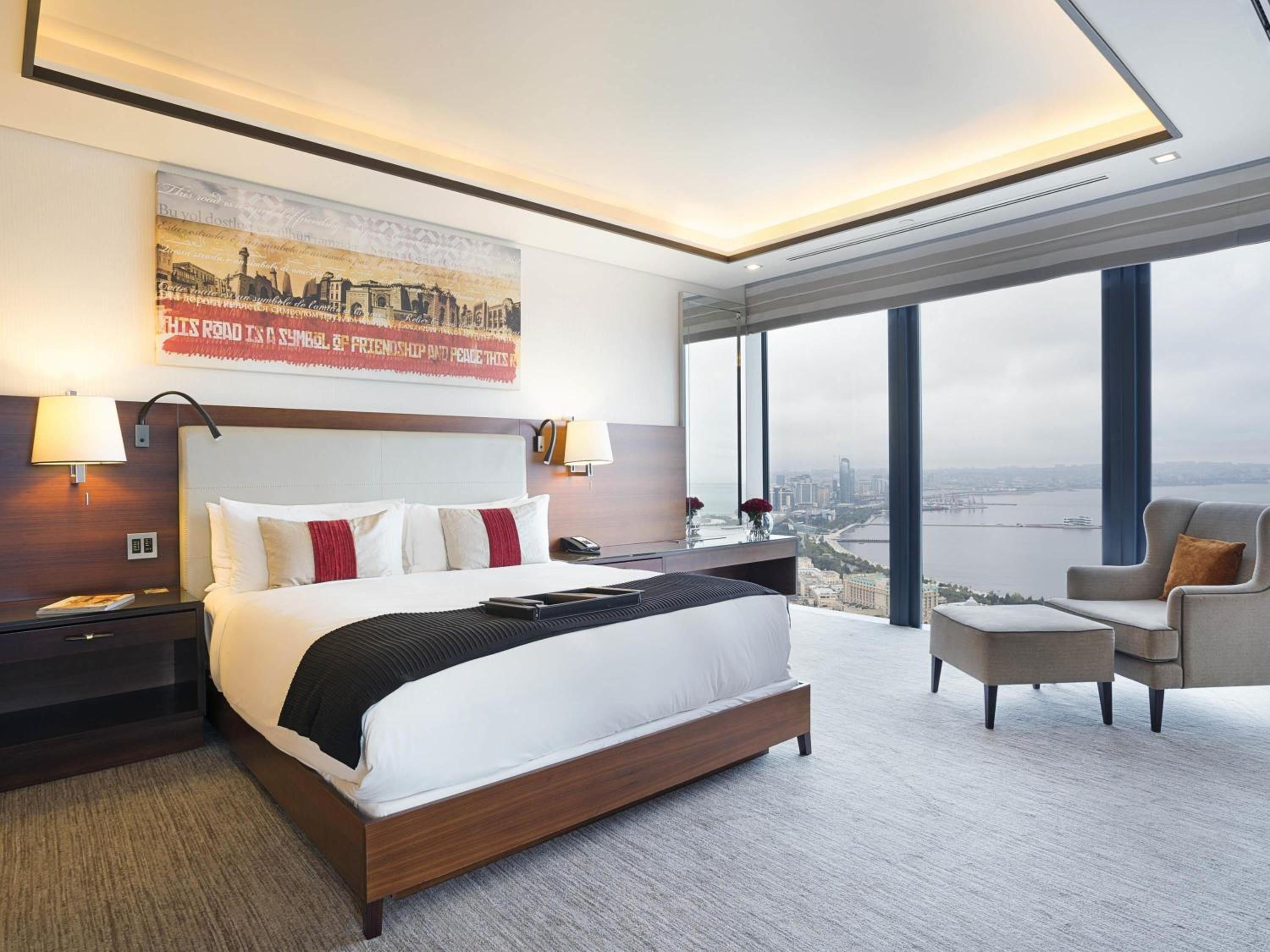 1 Bedroom, Fairmont Gold, Suite, King Bed, Sea View