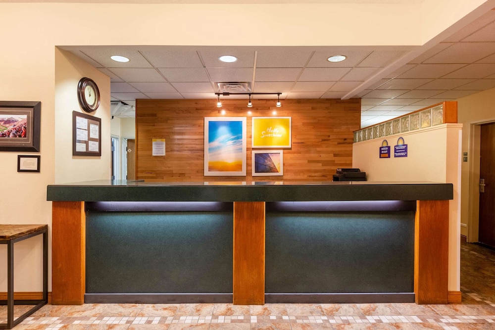 Days Inn & Suites by Wyndham Madison 4/41
