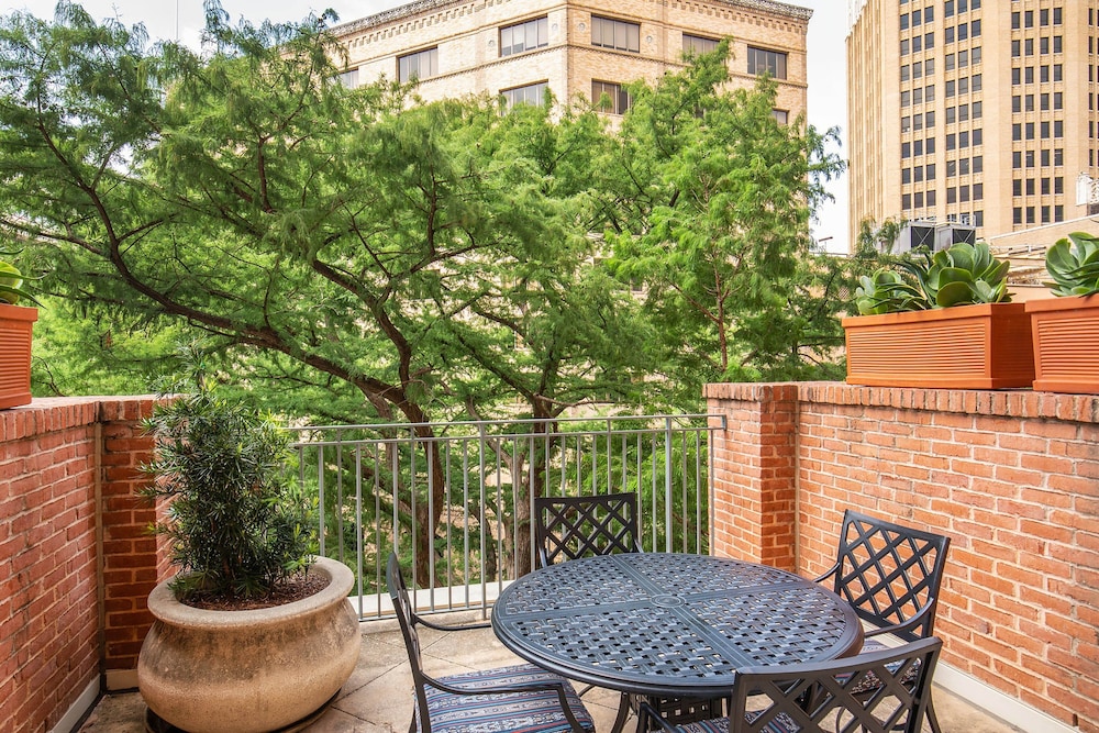 Westin Riverwalk Hotel 9/67