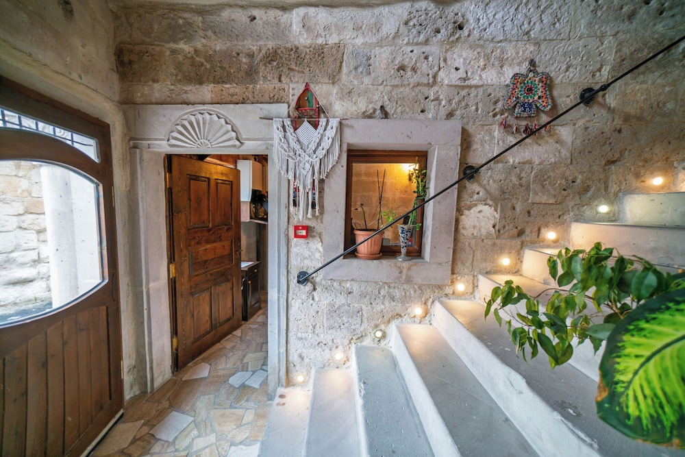 Zeus Cave Suites photo4