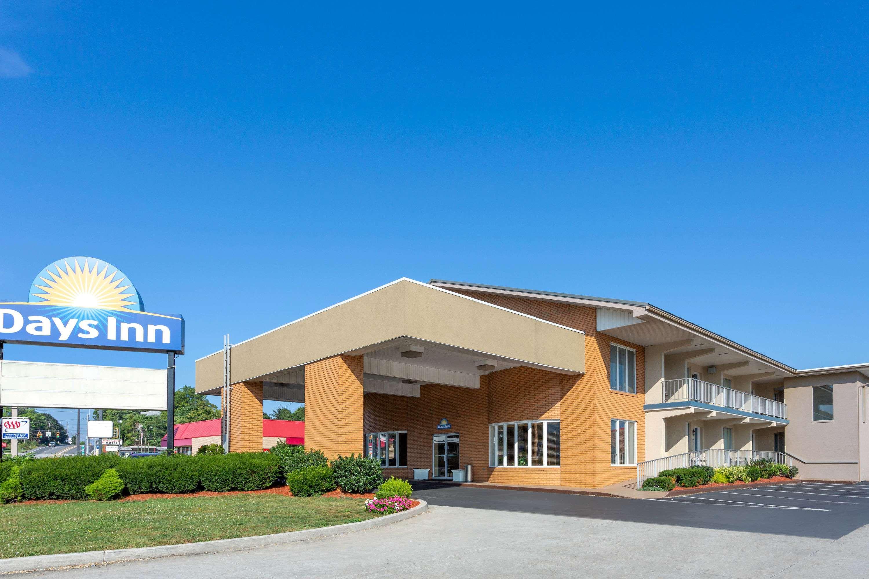 Days Inn By Wyndham Breezewood 2/34