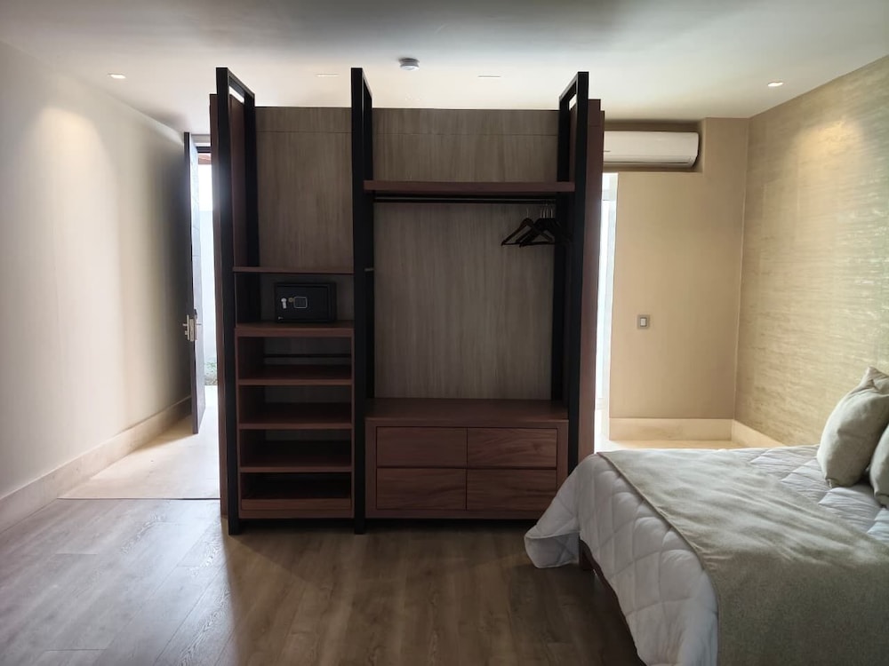 Junior Suite, Jetted Tub