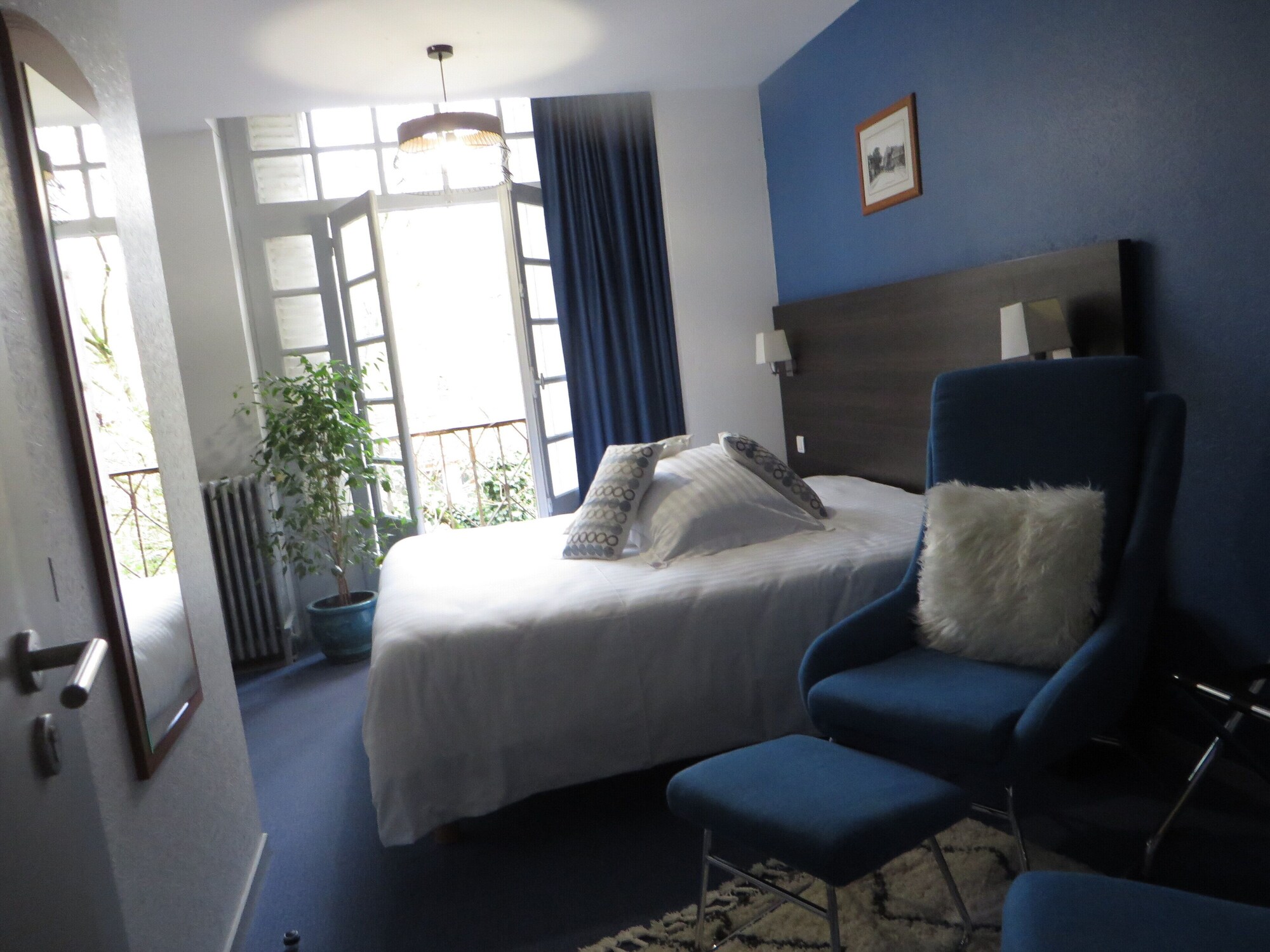 Room, Queen Bed, Balcony