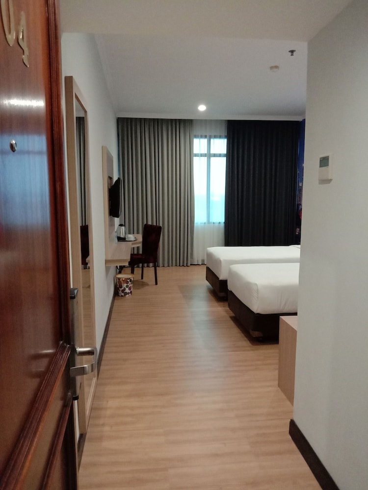 GiiA Sanno Pluit Jakarta 16/22