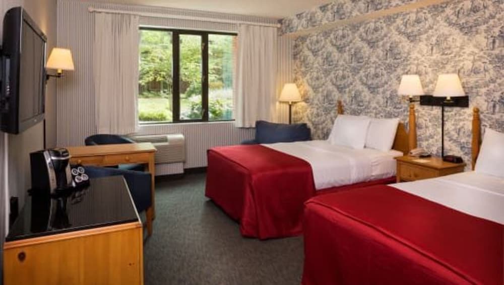 STANDARD, 2 DOUBLE BEDS, COURTYARD VIEW