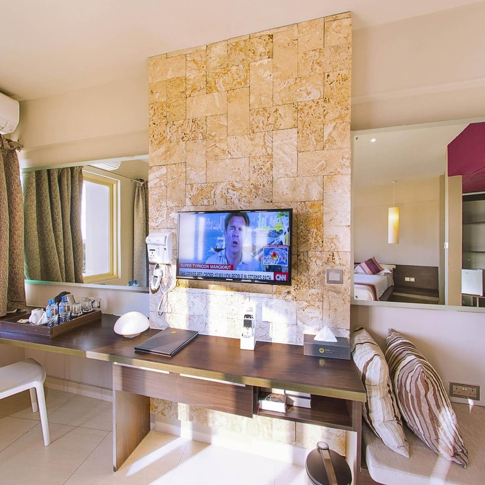 Bliss Resort 50/50