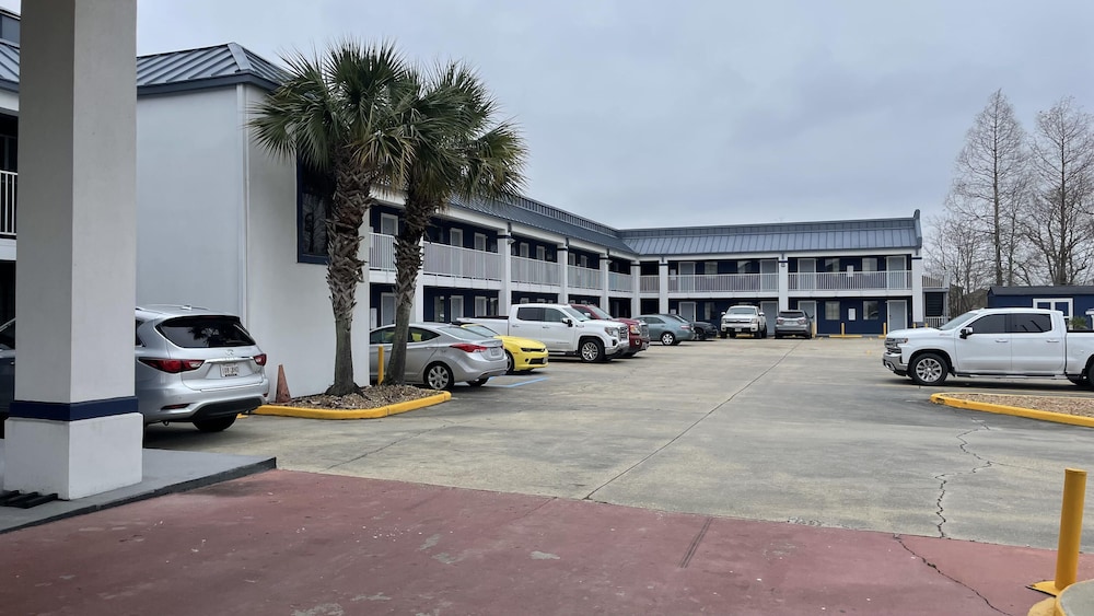 Americas Best Value Inn Gonzales 7/38