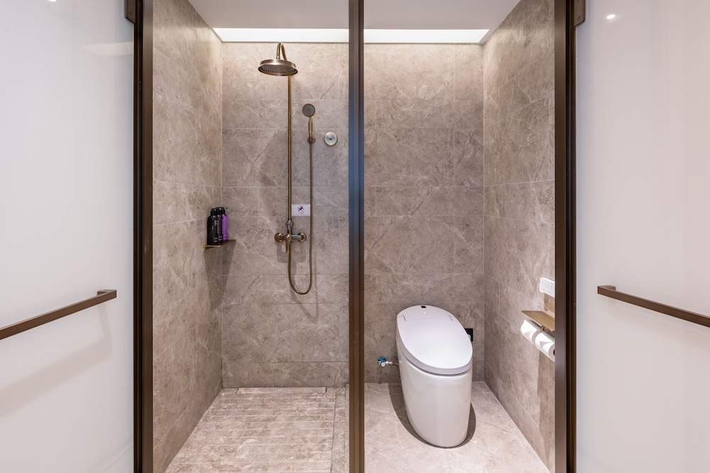 Mercure Shanghai Jinqiao 42/48