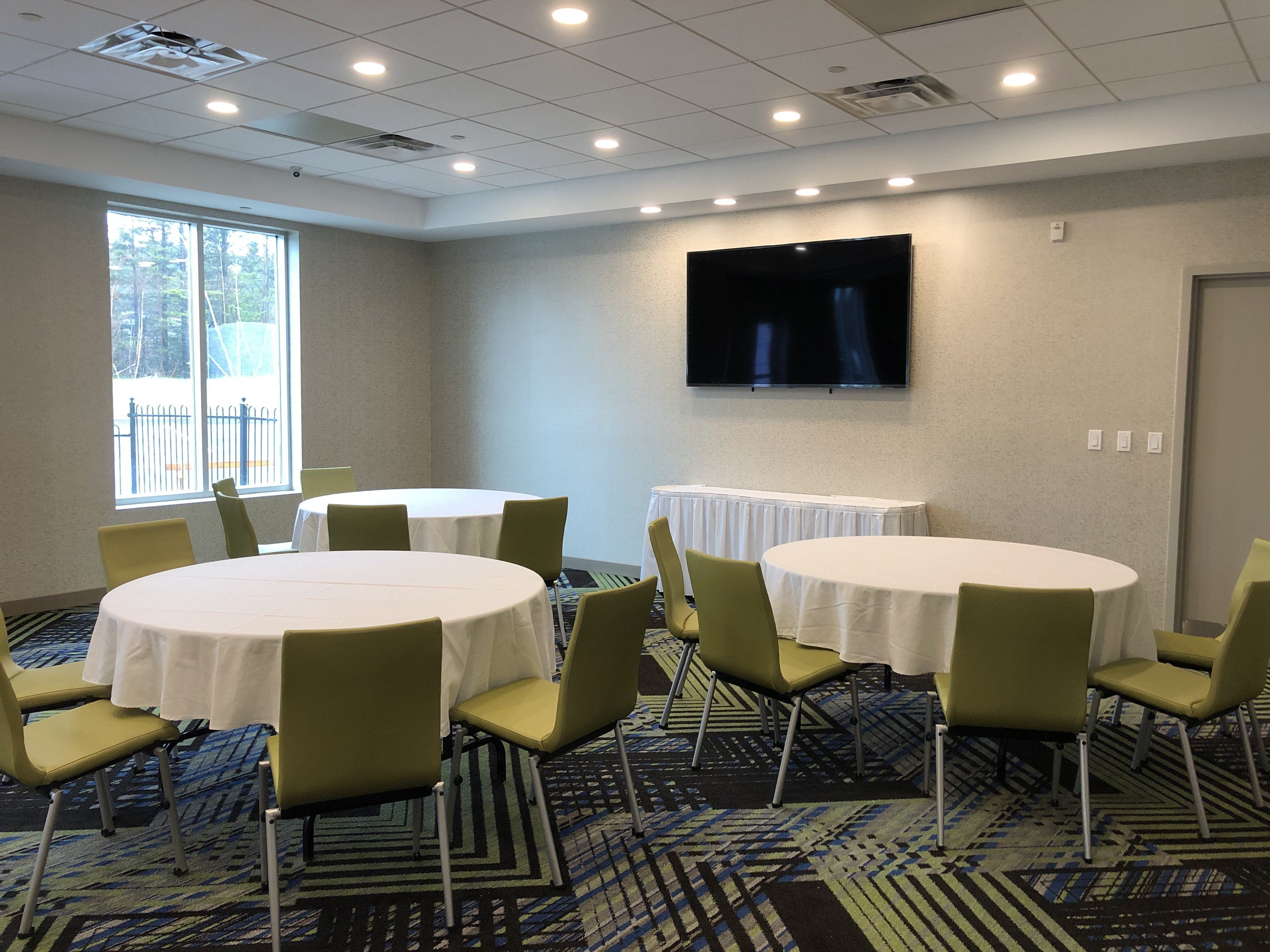Holiday Inn Express Halifax Airport 58/65