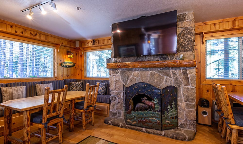 Red Wolf Lakeside Lodge 31/60
