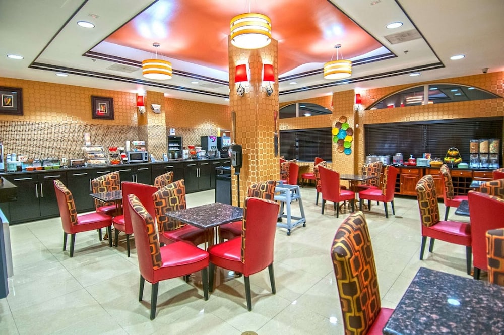 Best Western Plus JFK Inn & Suites 40/49