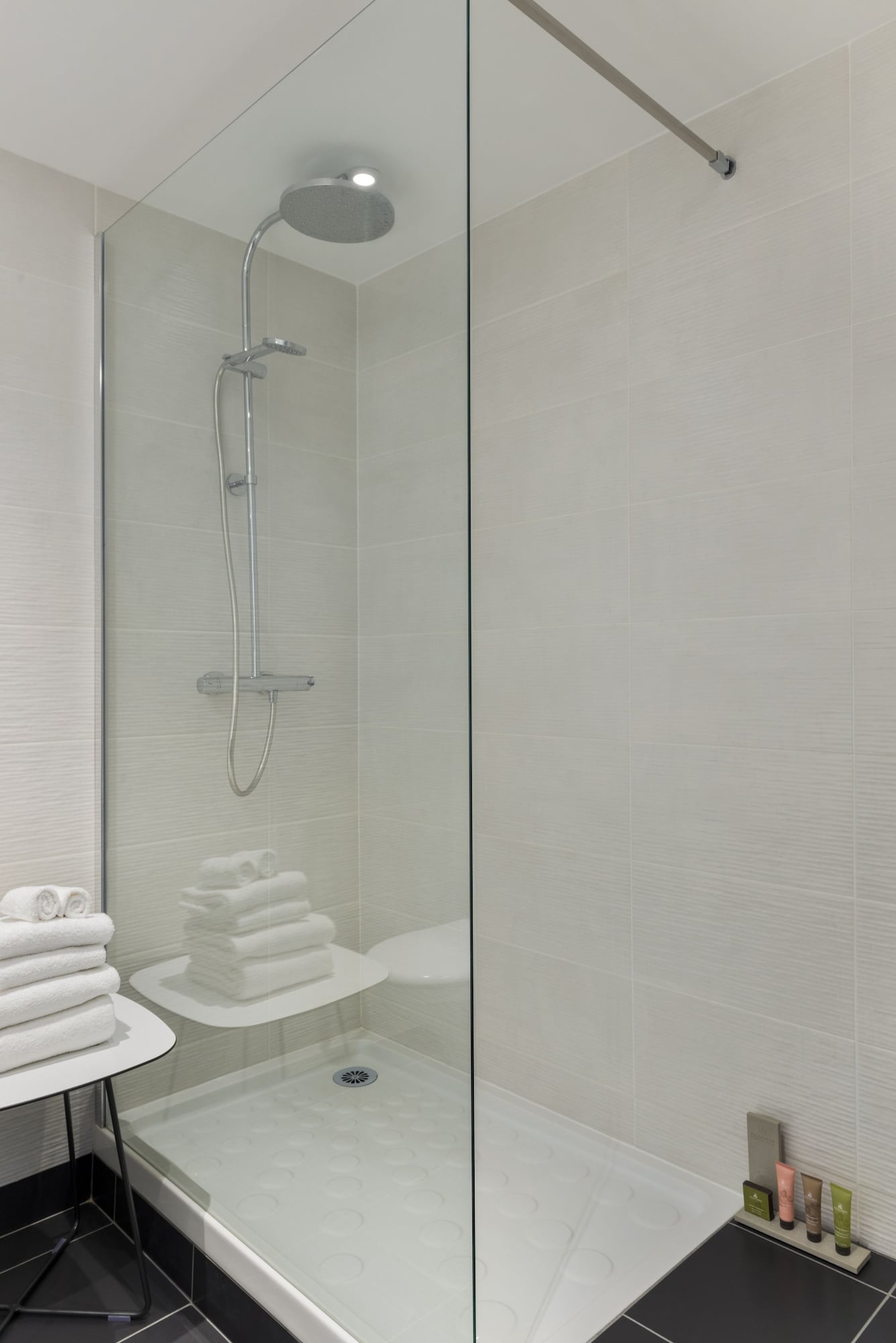 غرفة قياسية بسريرين منفصلين لذوي الإعاقة، Holiday Inn Calais - Coquelles 7/9