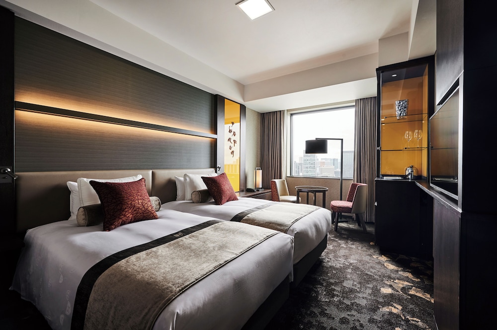 CONNECTING, TWIN BEDS