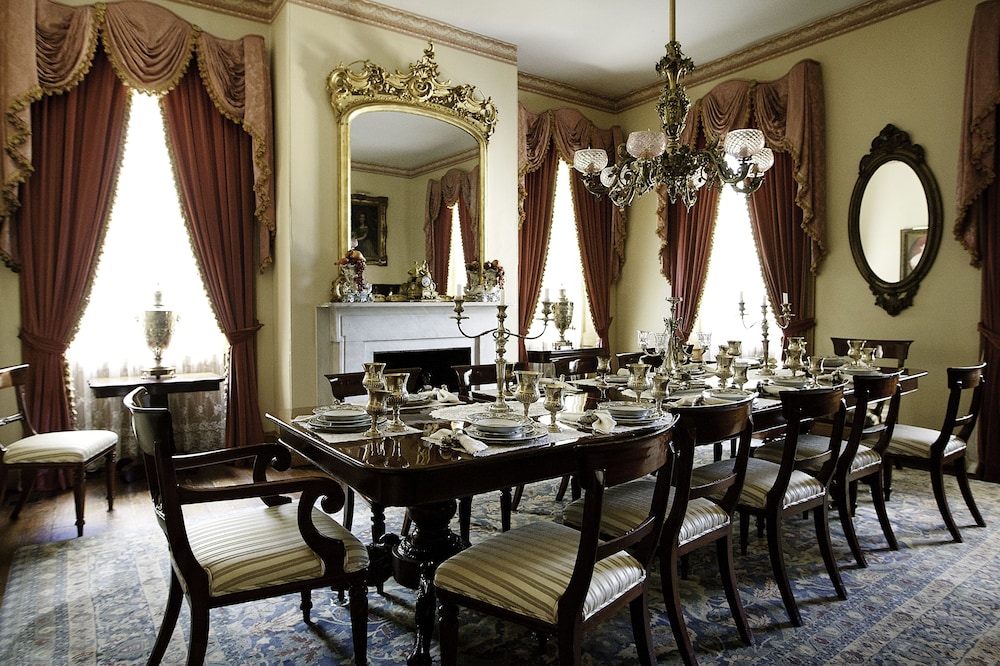 Monmouth Historic Inns And Gardens 47/72