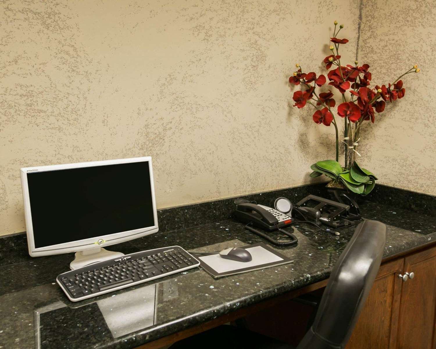 Sleep Inn Suites Highway 290 Nw Freeway 18/24