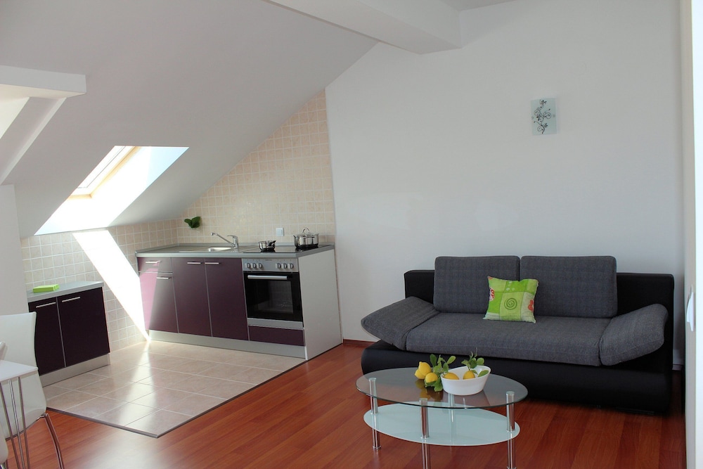 APARTMENTS IRA 24/50
