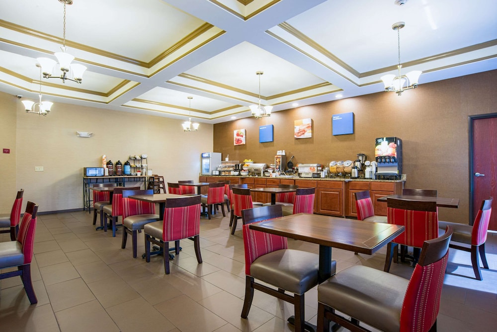 Comfort Inn Naugatuck-Shelton, CT 17/24