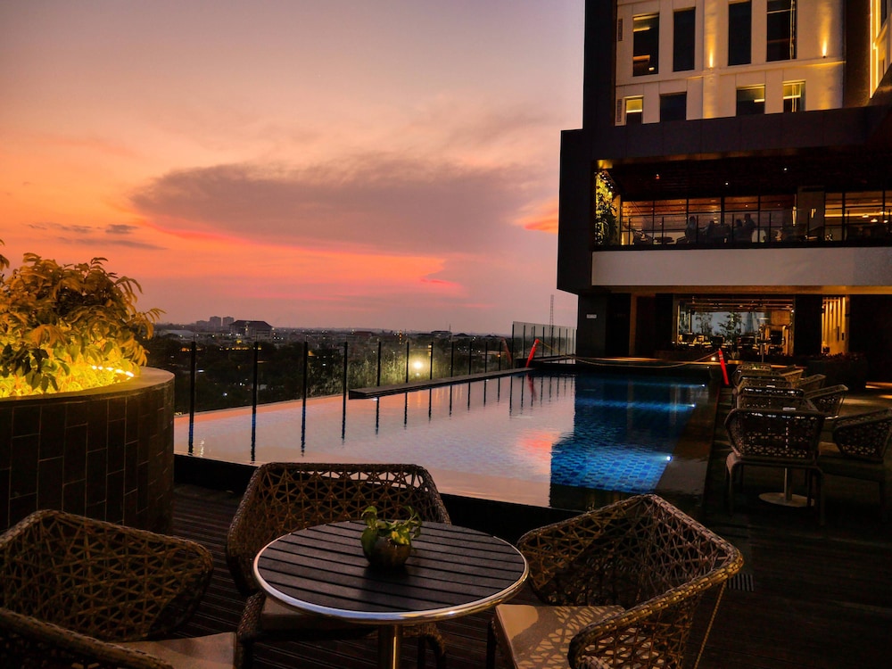 Movenpick Surabaya City 1/68