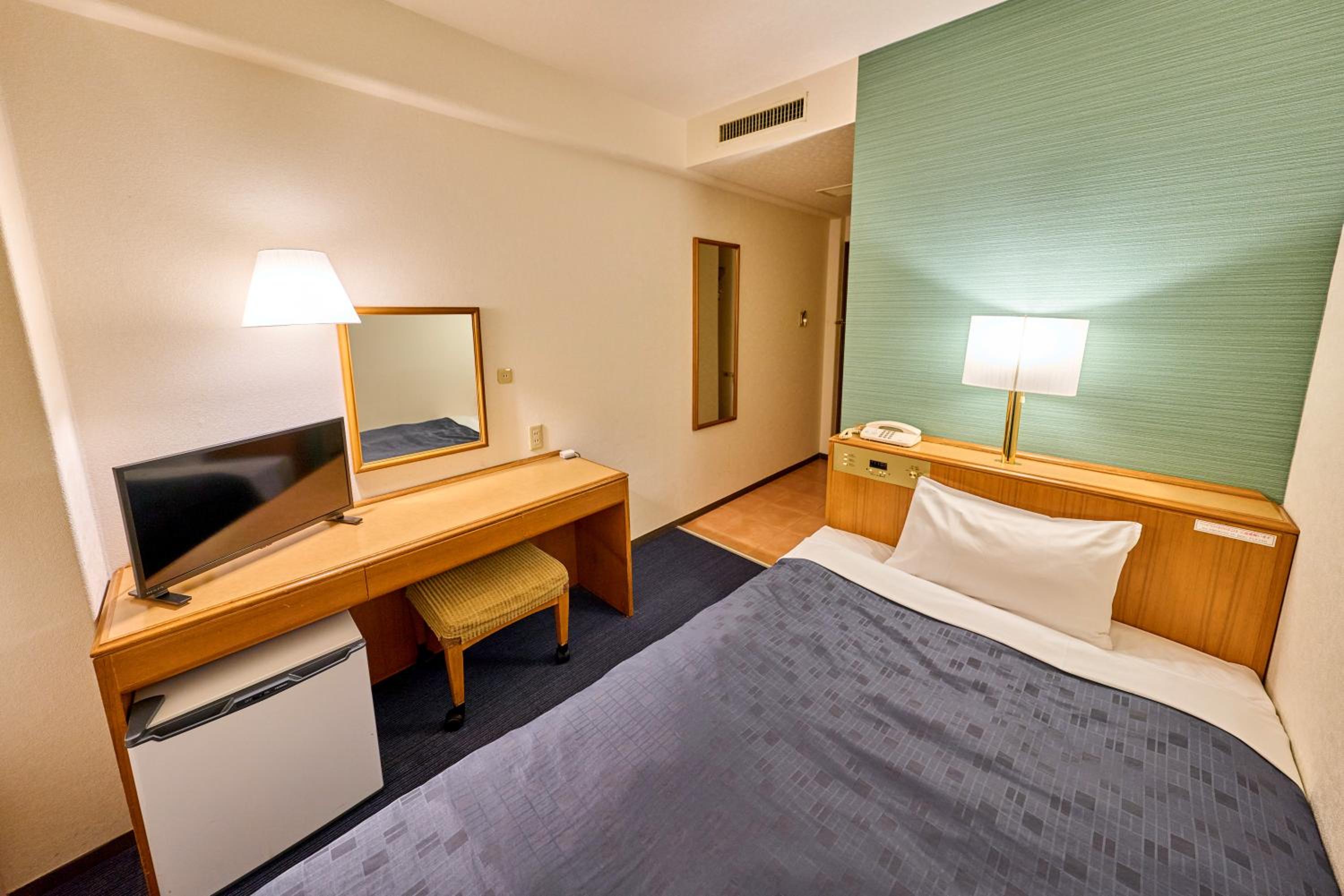 Semi Room, Single, Semi Double Bed