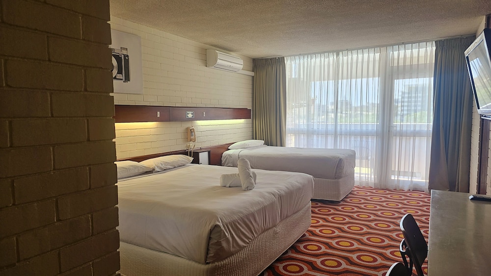 Superior, 1 King and 1 Single Beds, Pool Side, Balcony, Smoking