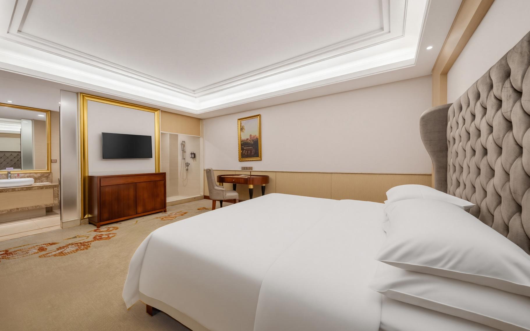 Standard, Queen Bed, No Window