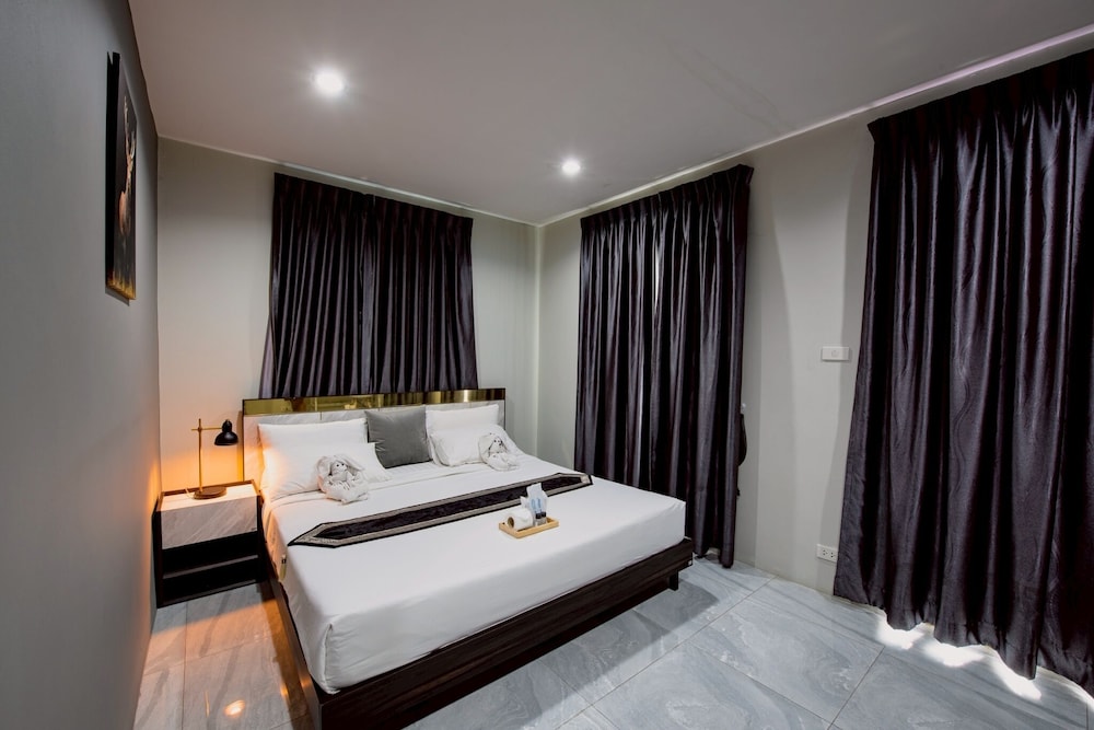 Deluxe, Residence, King Bed, Queen Bed, Residence Side, Corner