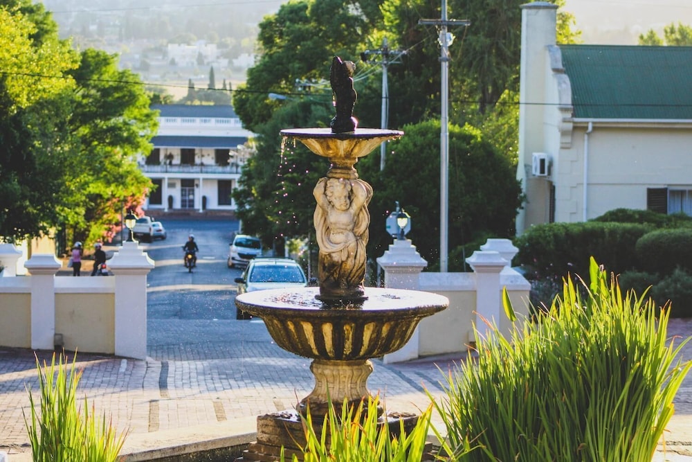 Pontac Manor Hotel 24/28