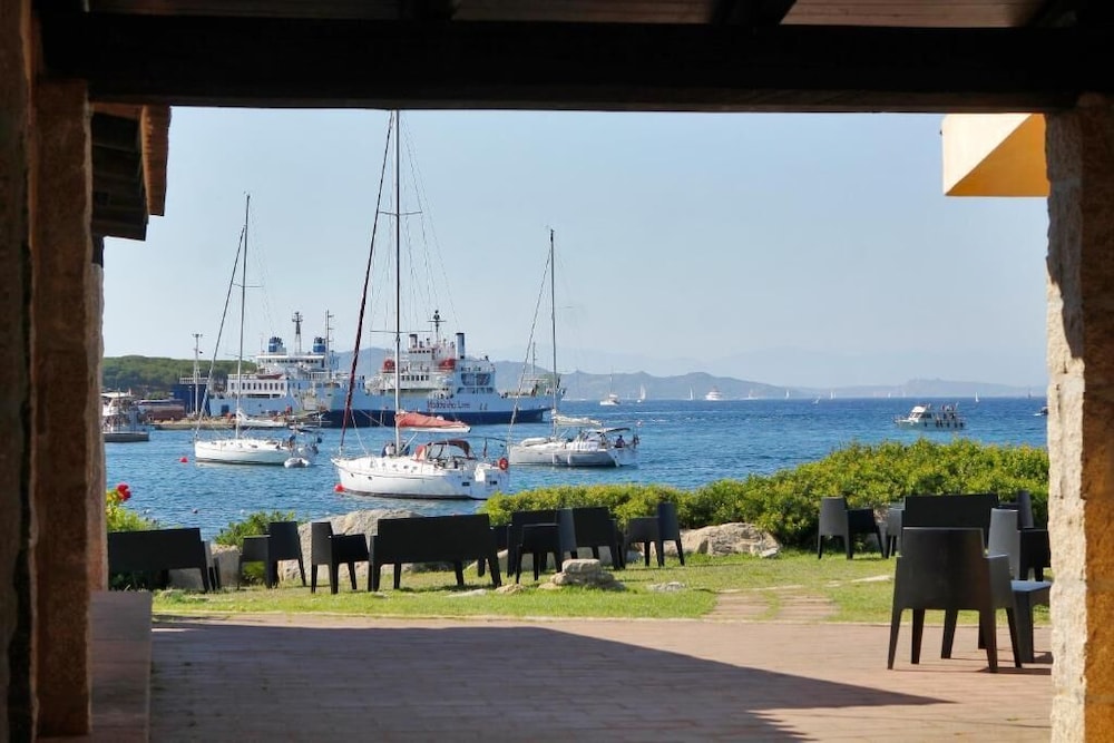 Club Esse Posada Beach Resort 30/35