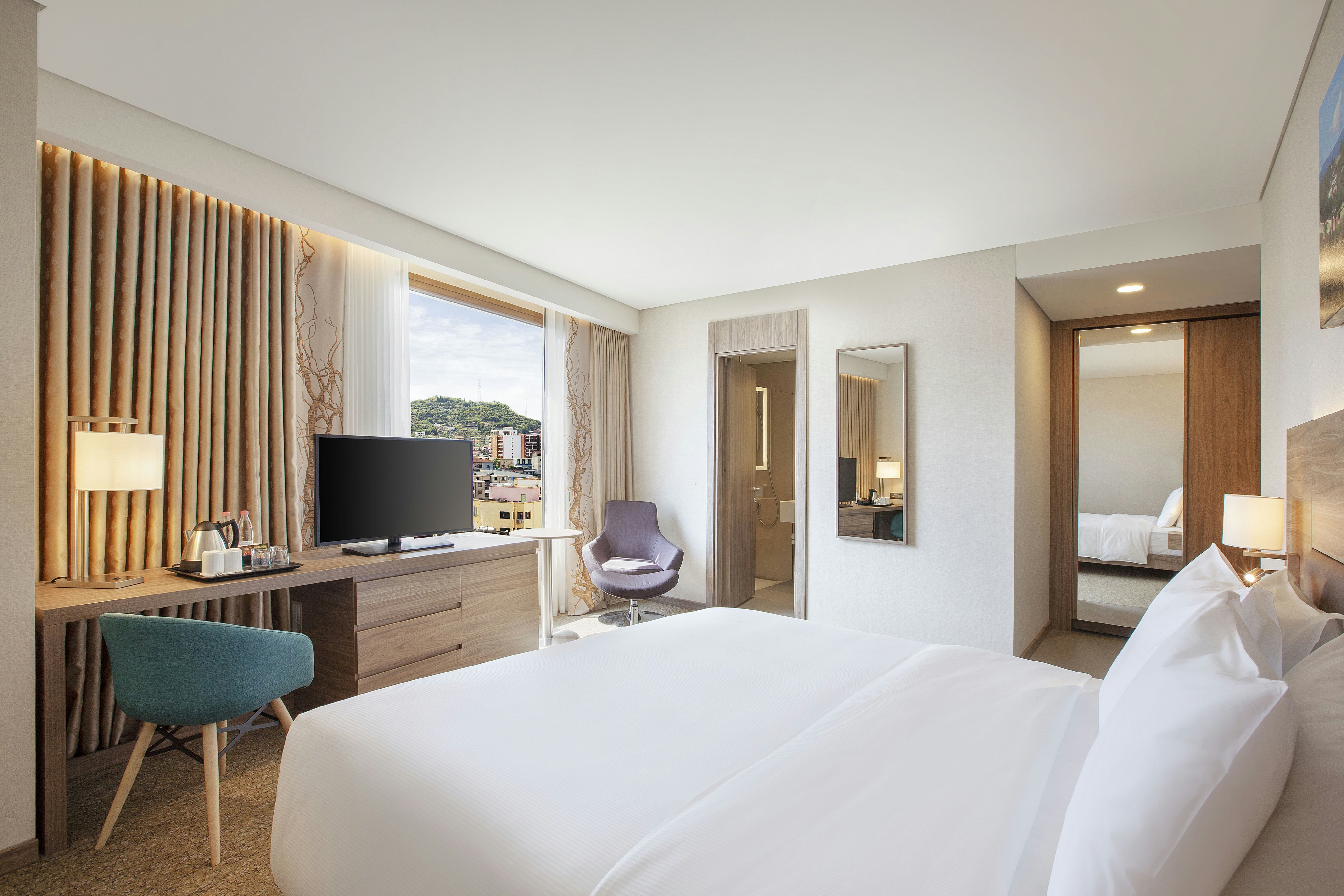 ROOM, KING BED