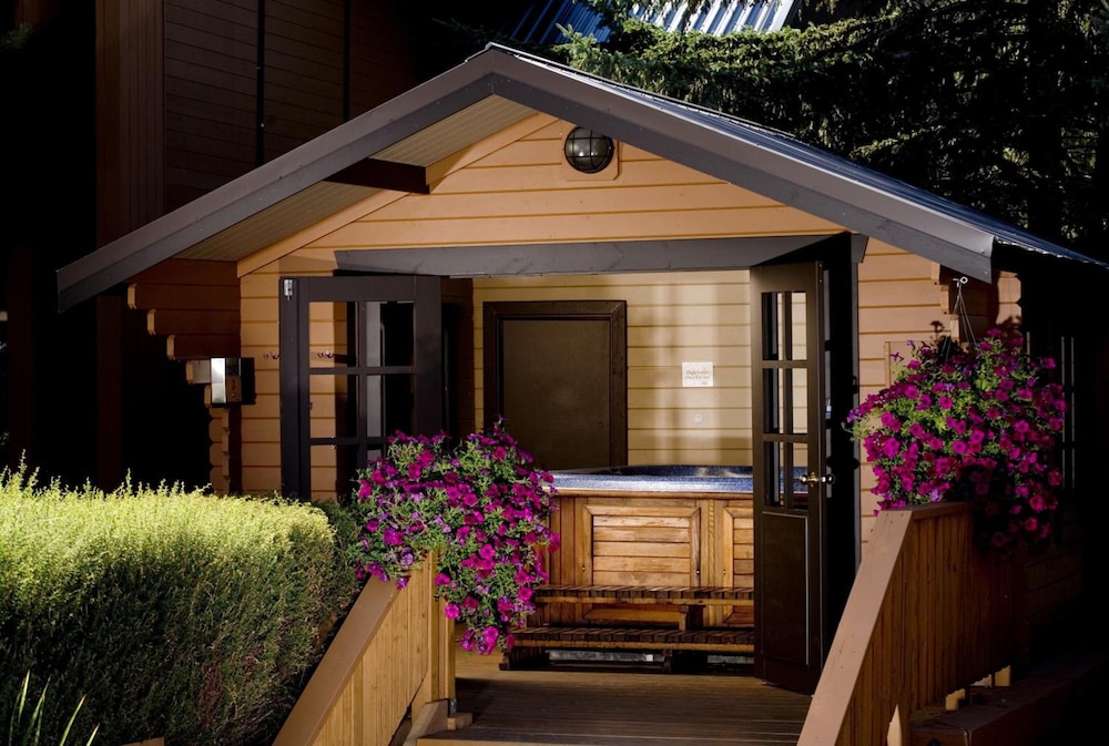 Marmot Lodge 37/50