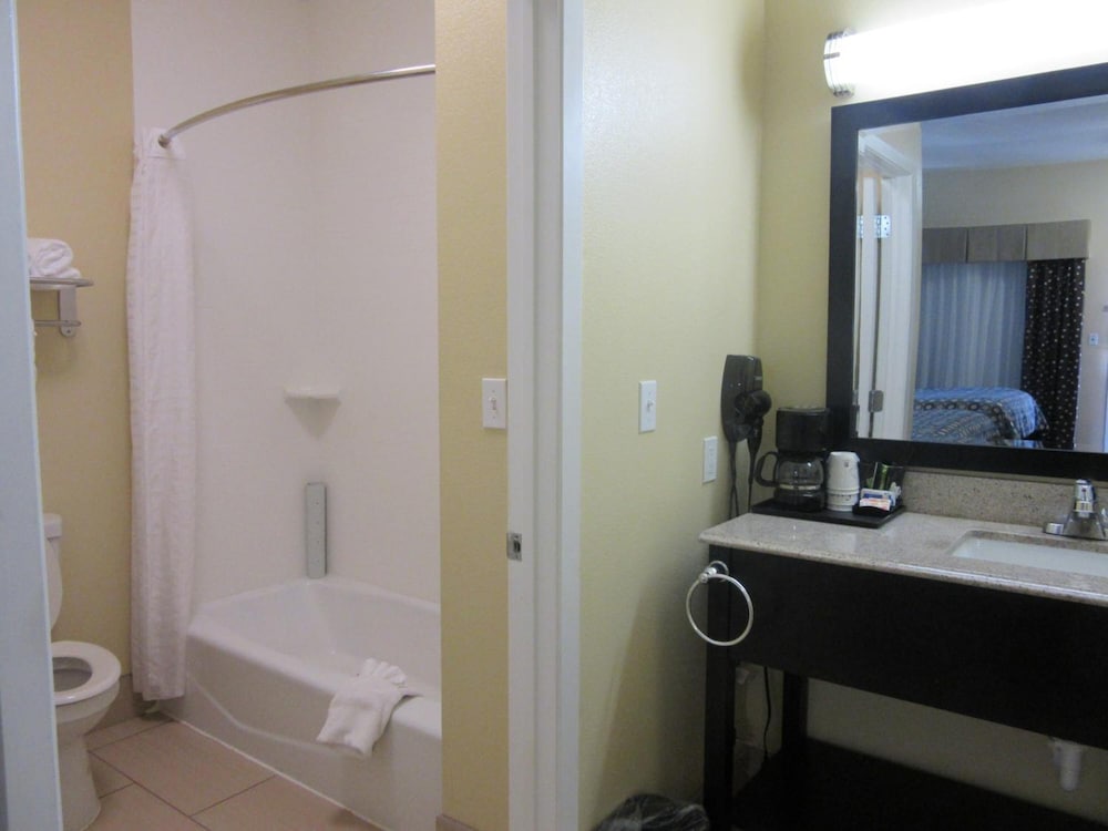 Executive Inn and Suites Tyler 26/51