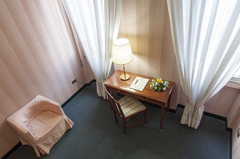 Esplanade Hotel 42/60