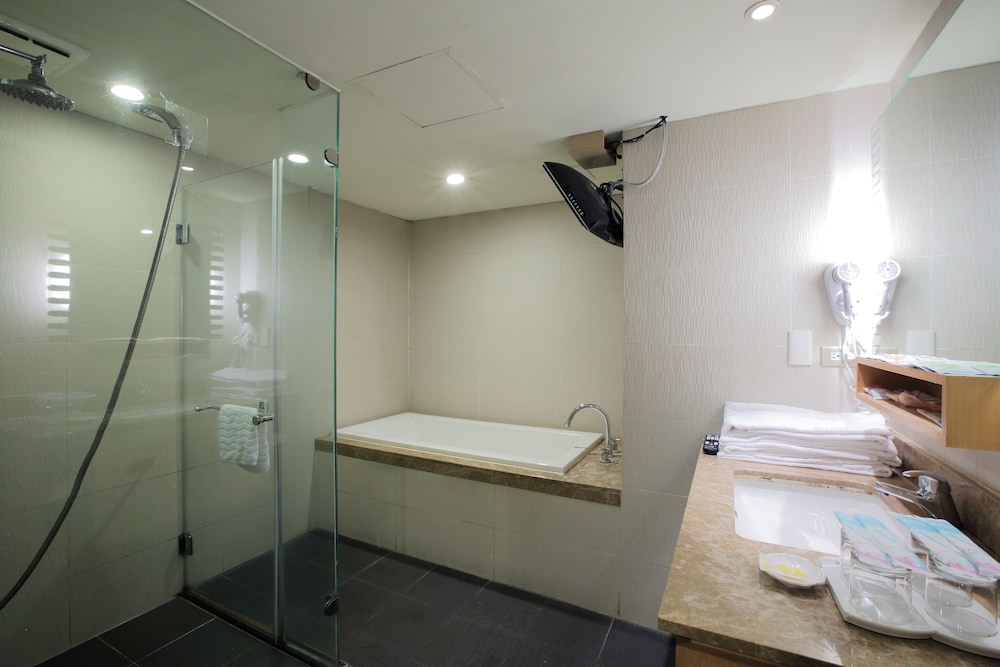 Jin Hua Hotel 49/50