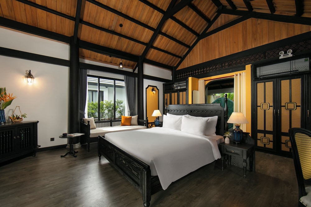 Bungalow, King Bed, Beach Side