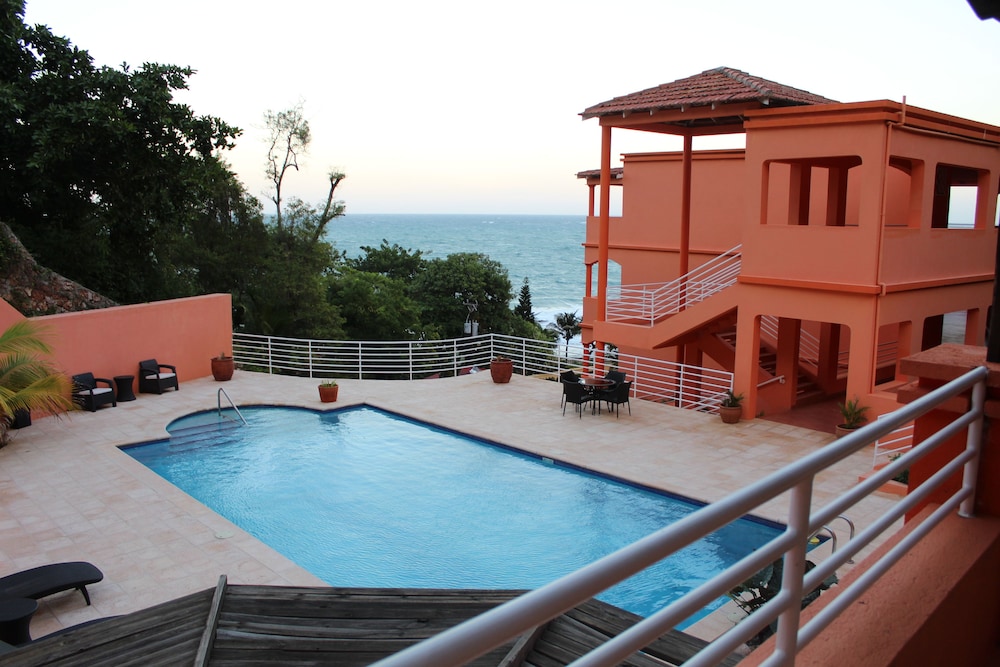 Rival Hotel 33/46