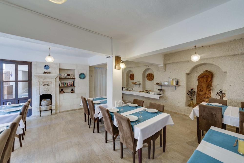 El Puente Cave Hotel 28/50