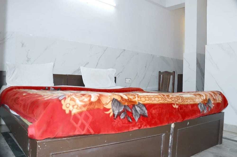HOTEL AMBIKA PALACE 13/32